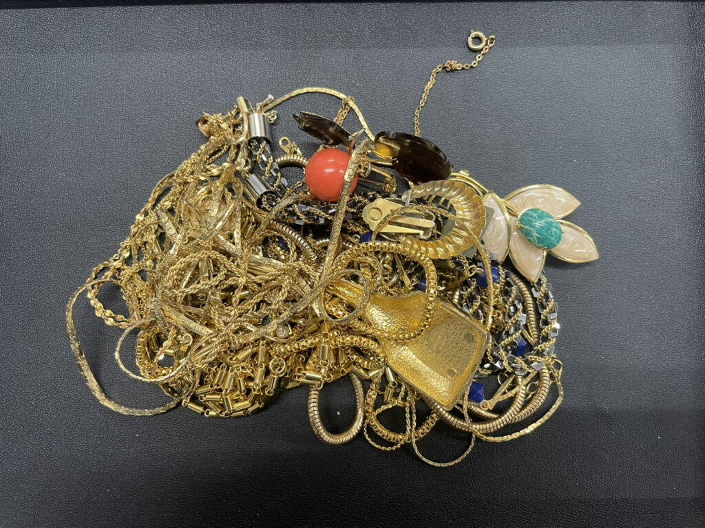 金メッキのアクセサリー