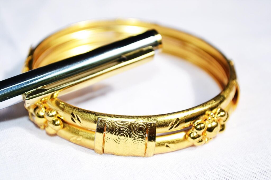 金属の買取完全ガイド|金・銀・銅を高く売るための査定ポイントと手数料の注意点